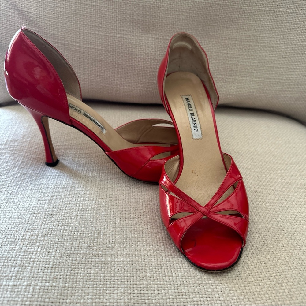 MANOLO BLAHNIK 40.5 RED PATENT LEATHER PERP TOE PUMPS PREOWNED